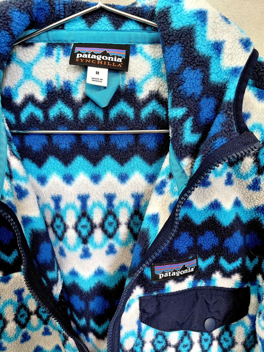 Patagonia ~ M Blue And White Patterned Fleece Jacket - Picture 9 of 11